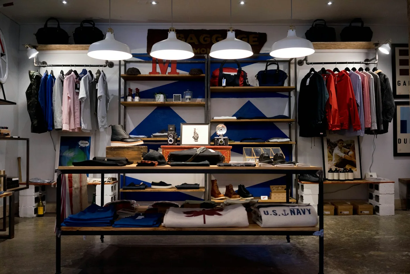 Interior de una tienda de ropa, ejemplo ilustrativo de un pequeño negocio